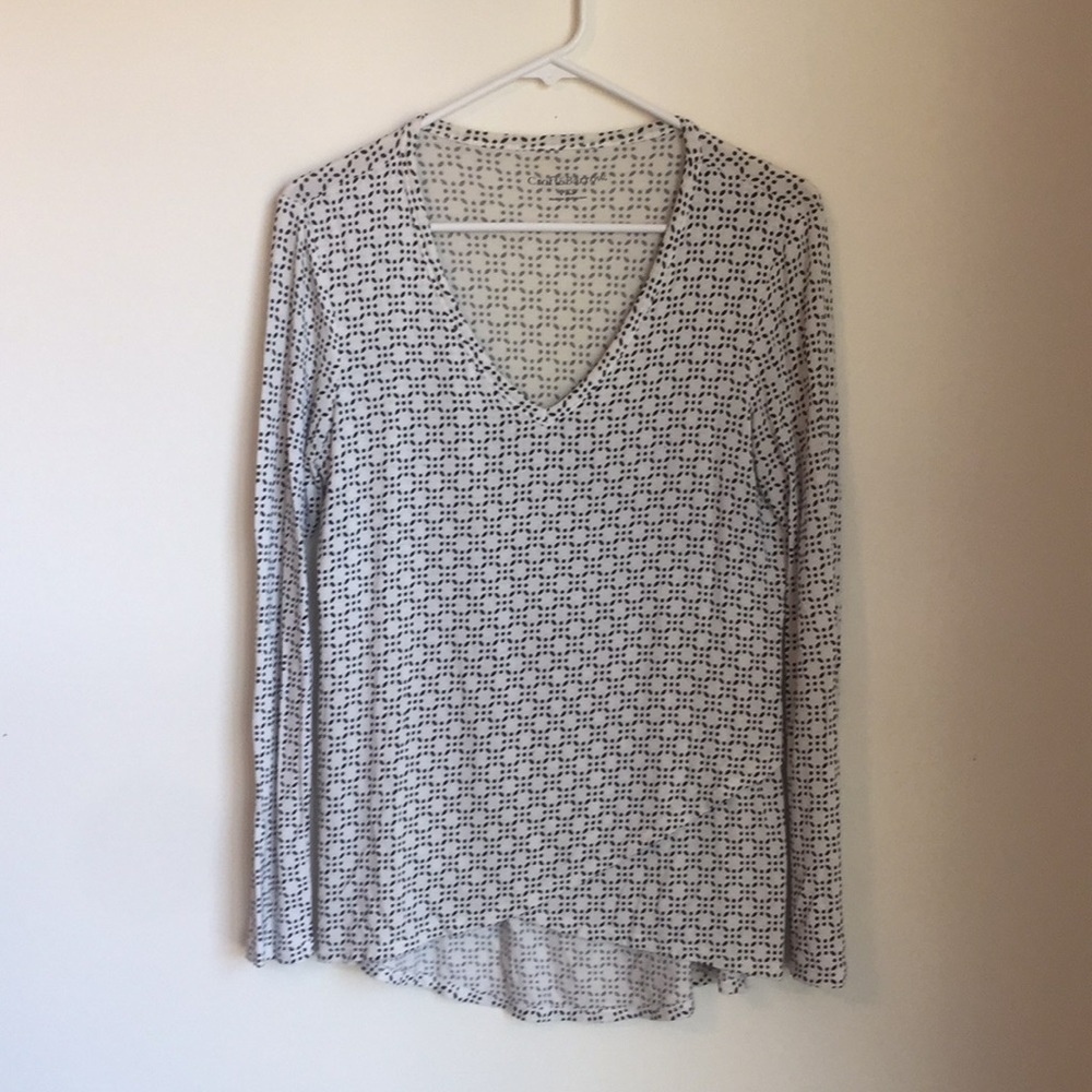 White and black Long-sleeve business casual top